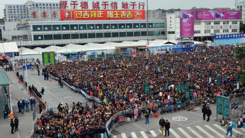 160203090621-guangzhou-railway-travel-chaos-0203-01-super-169